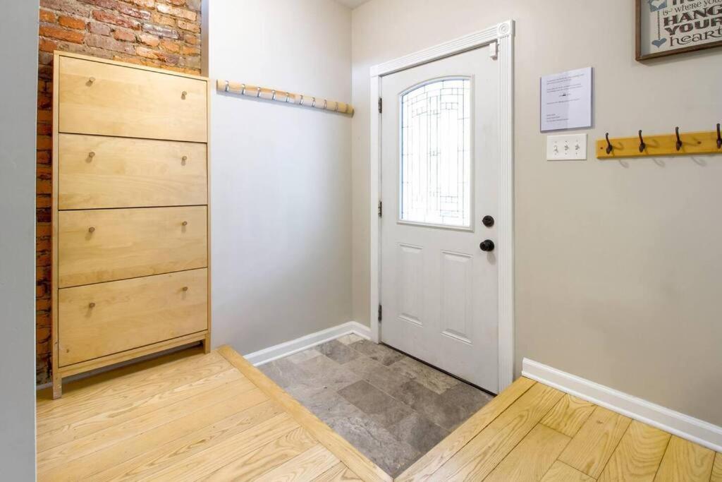 Two Dc Rowhouses Large Groups Sleeps 21 * Washington