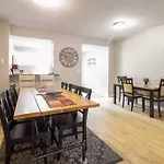Two Dc Rowhouses Large Groups Sleeps 21