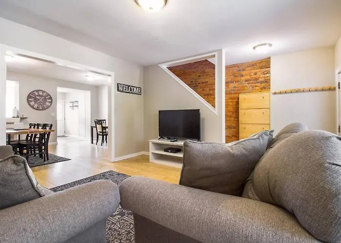 Two Dc Rowhouses Large Groups Sleeps 21