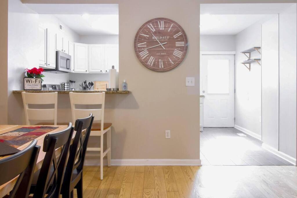 Holiday home Two Dc Rowhouses Large Groups Sleeps 21 Washington